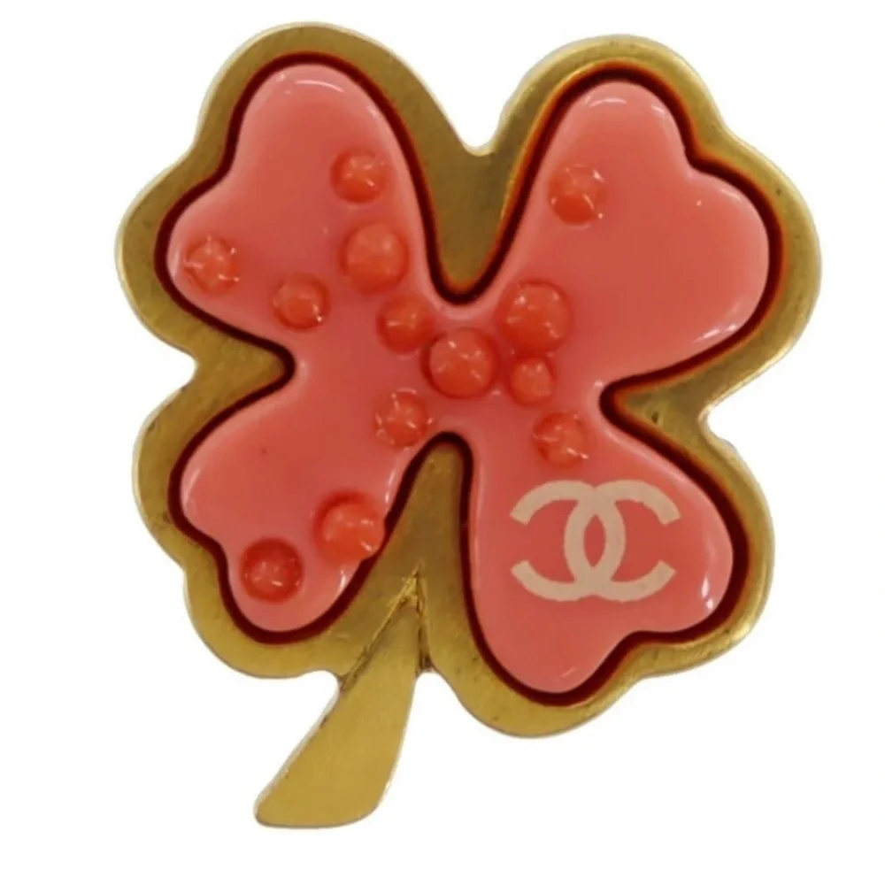 CHANEL four leaf